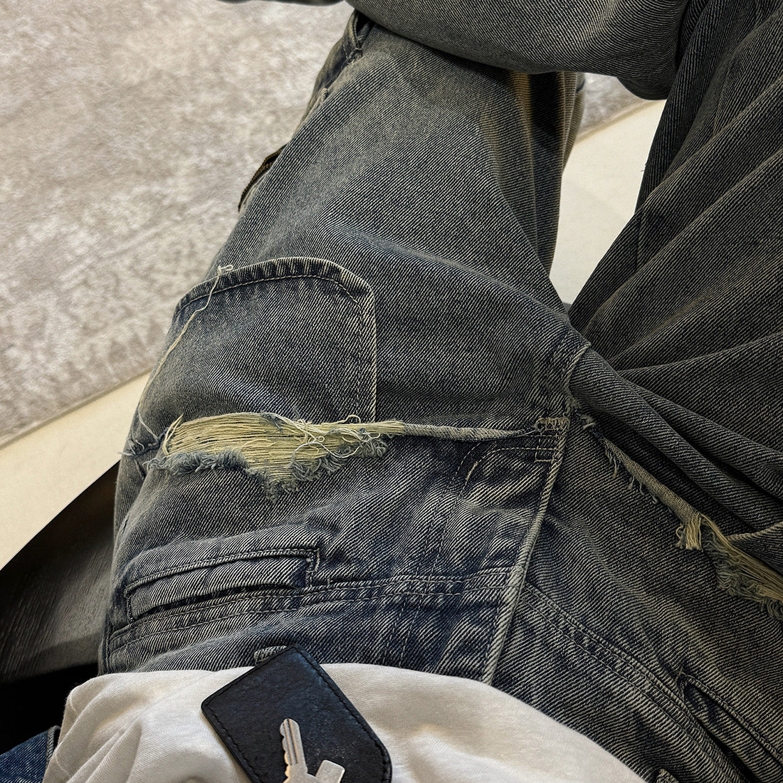 Retro ripped multi pocket loose silhouette jeans