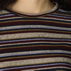 Minimally contrasting striped loose and slimming round neck T-shirt top