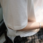 Simple round neck loose hem with micro slits on both sides T-shirt top