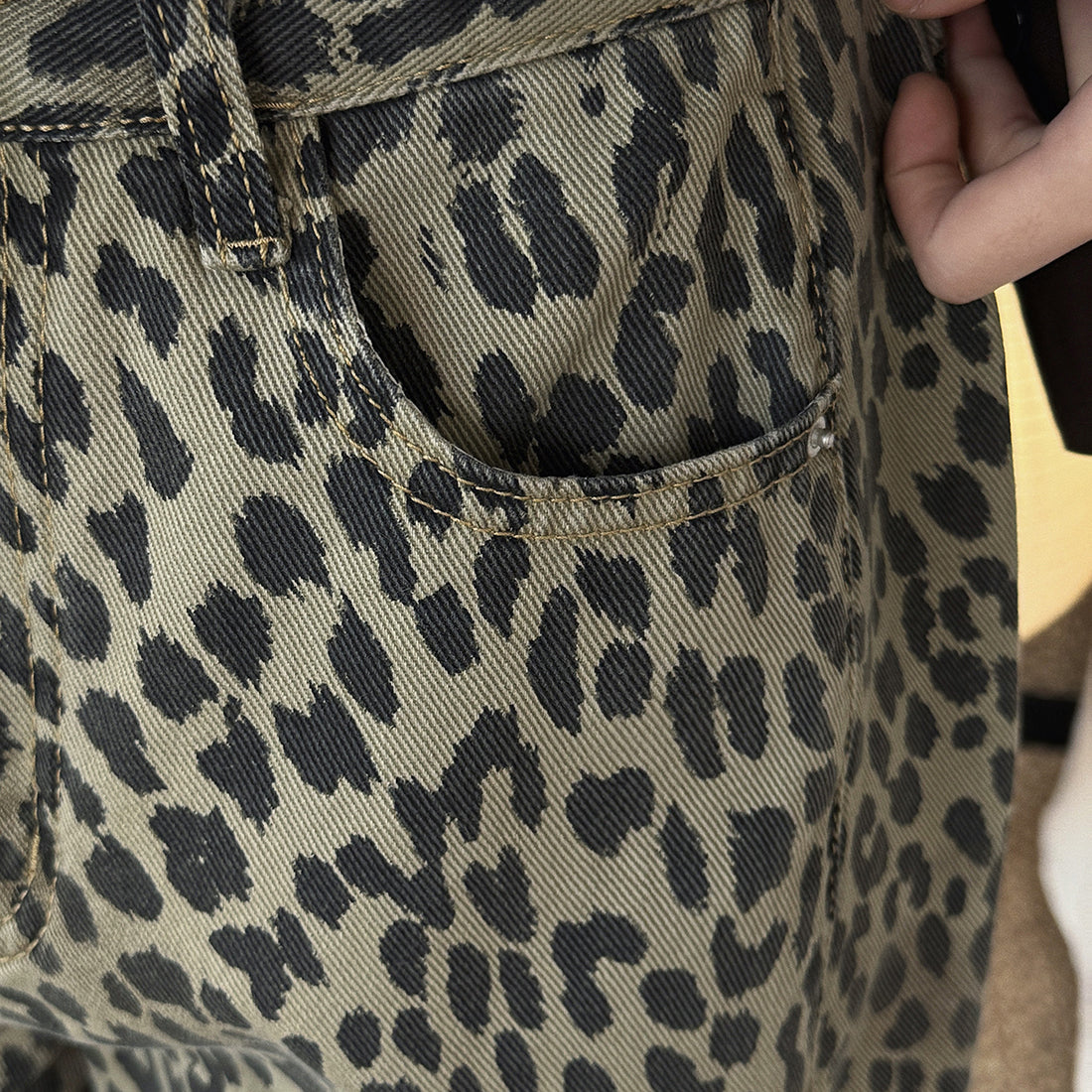 Retro contrasting leopard print loose jeans