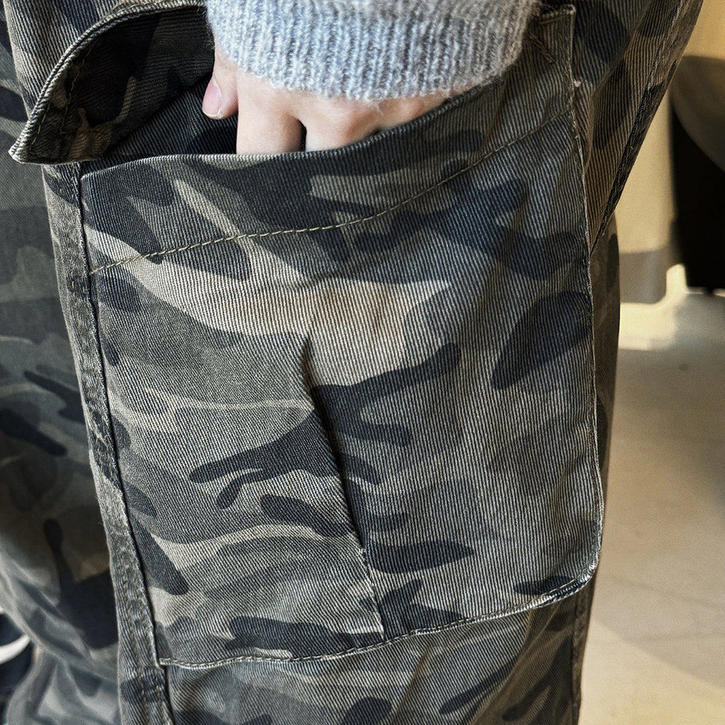 Pleated camouflage large pocket denim cargo pants