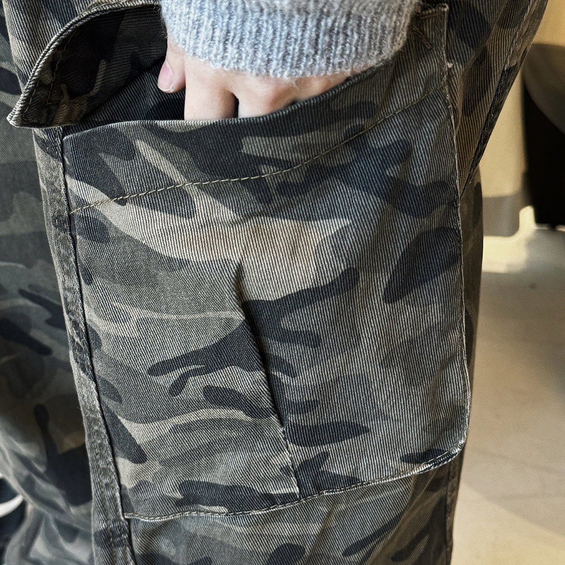 Pleated camouflage large pocket denim cargo pants