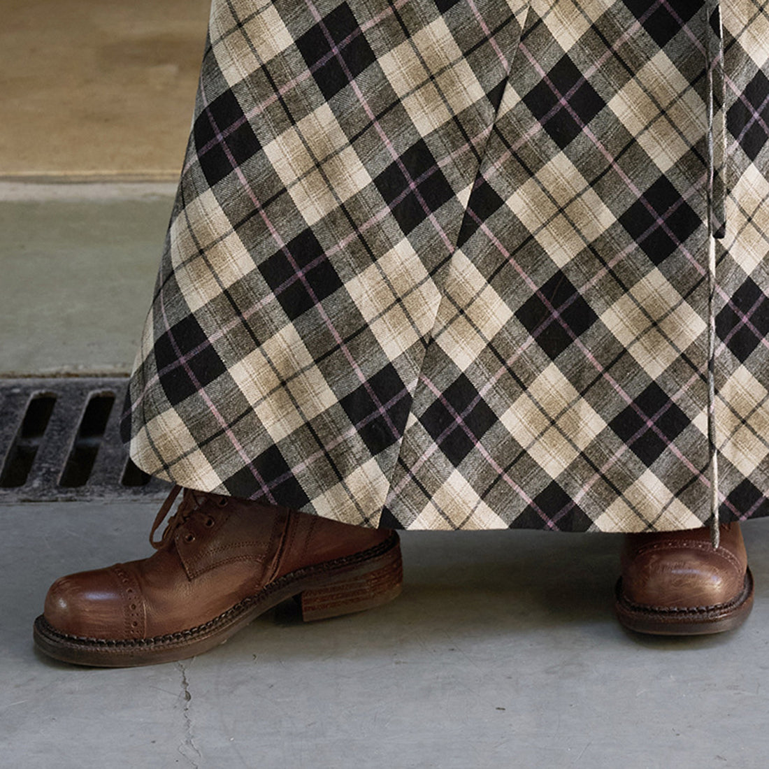 Retro asymmetrical contrasting Haig pattern half skirt