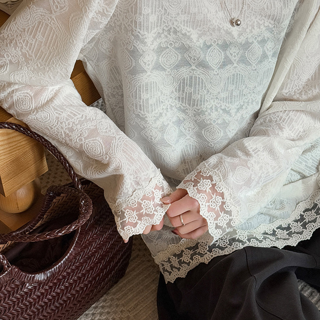 Round neck lace knitted hollow out long sleeved top