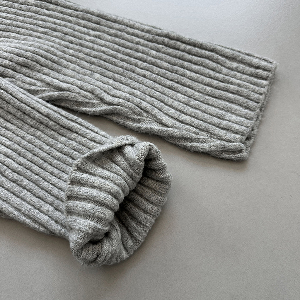 Flip collar knitted lazy V-neck sweater with belt