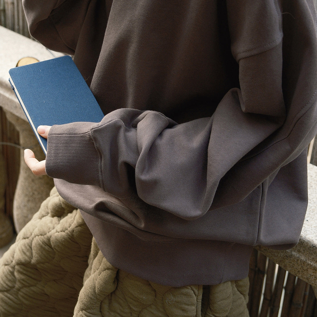 Round neck solid pullover loose long sleeved sweatshirt