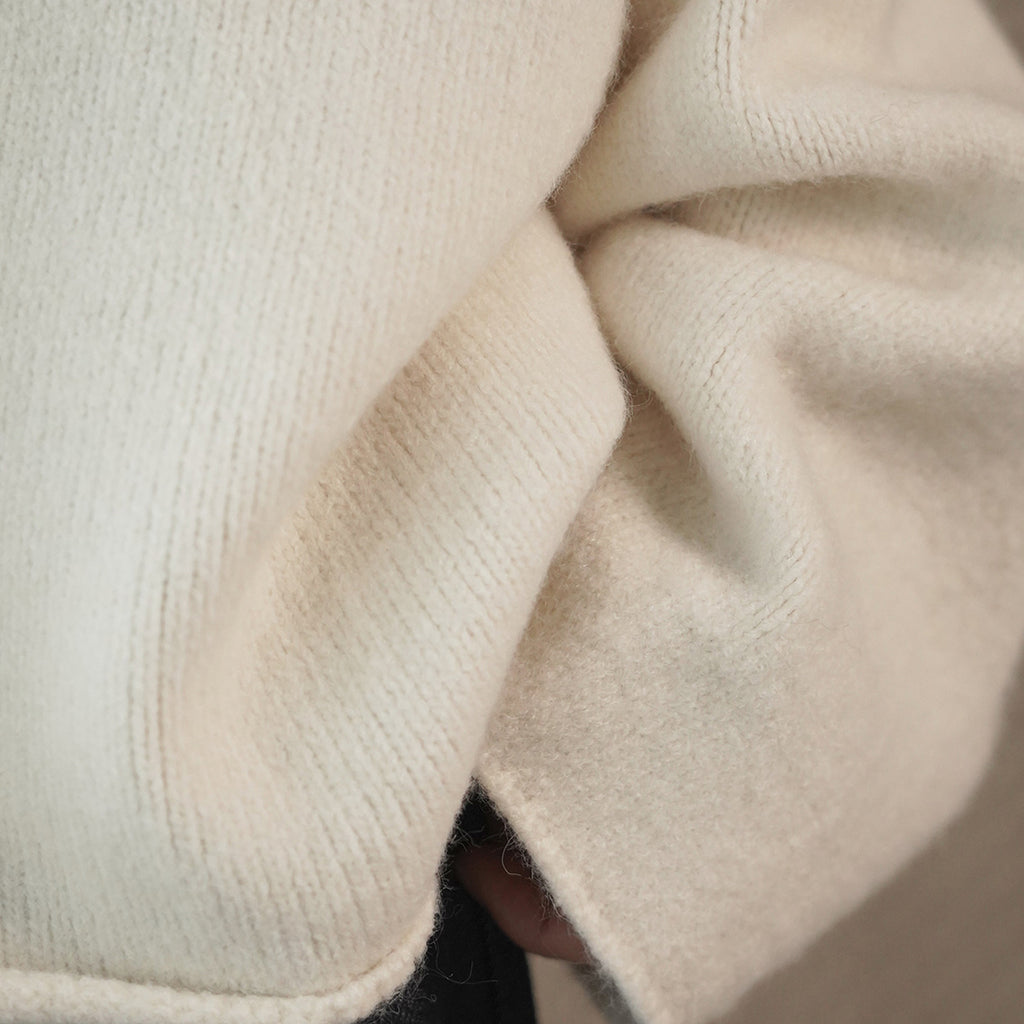 Round neck slightly frayed knitted loose sweater