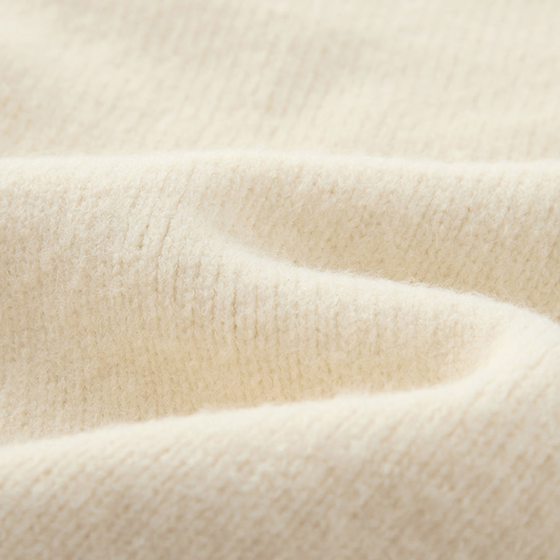 Round neck slightly frayed knitted loose sweater