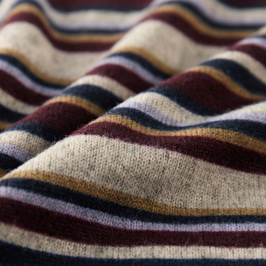 Minimally contrasting striped loose and slimming round neck T-shirt top