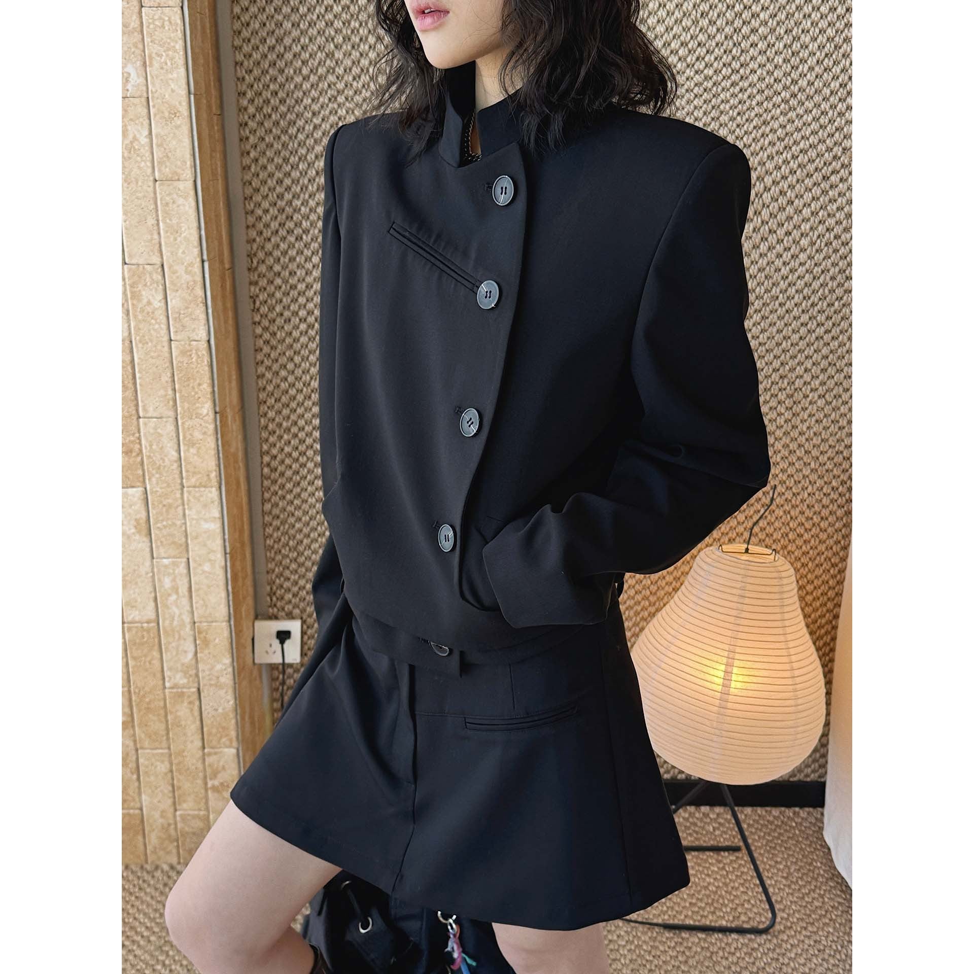 Structured high-waisted mini skirt with inner shorts lining