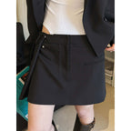 Structured high-waisted mini skirt with inner shorts lining