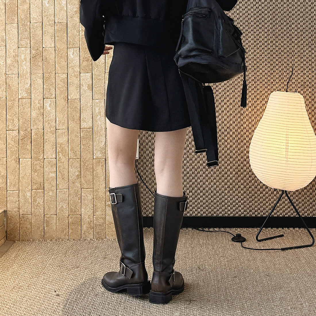 Structured high-waisted mini skirt with inner shorts lining