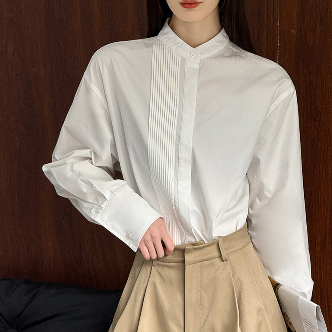Wrinkled round neck long sleeved shirt