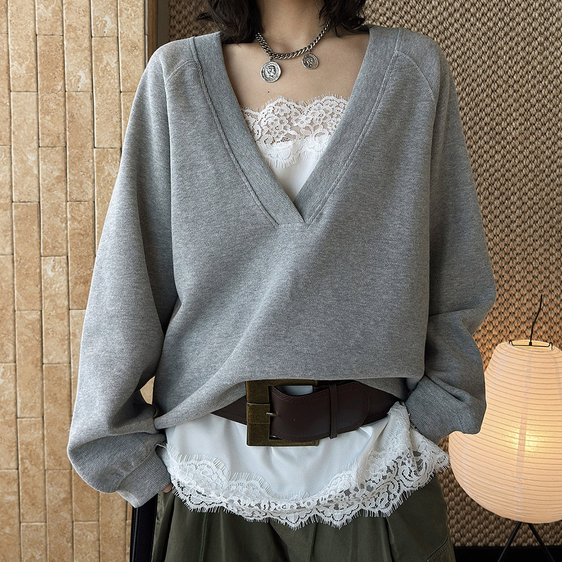Deep V-neck raglan loose long sleeved sweatshirt