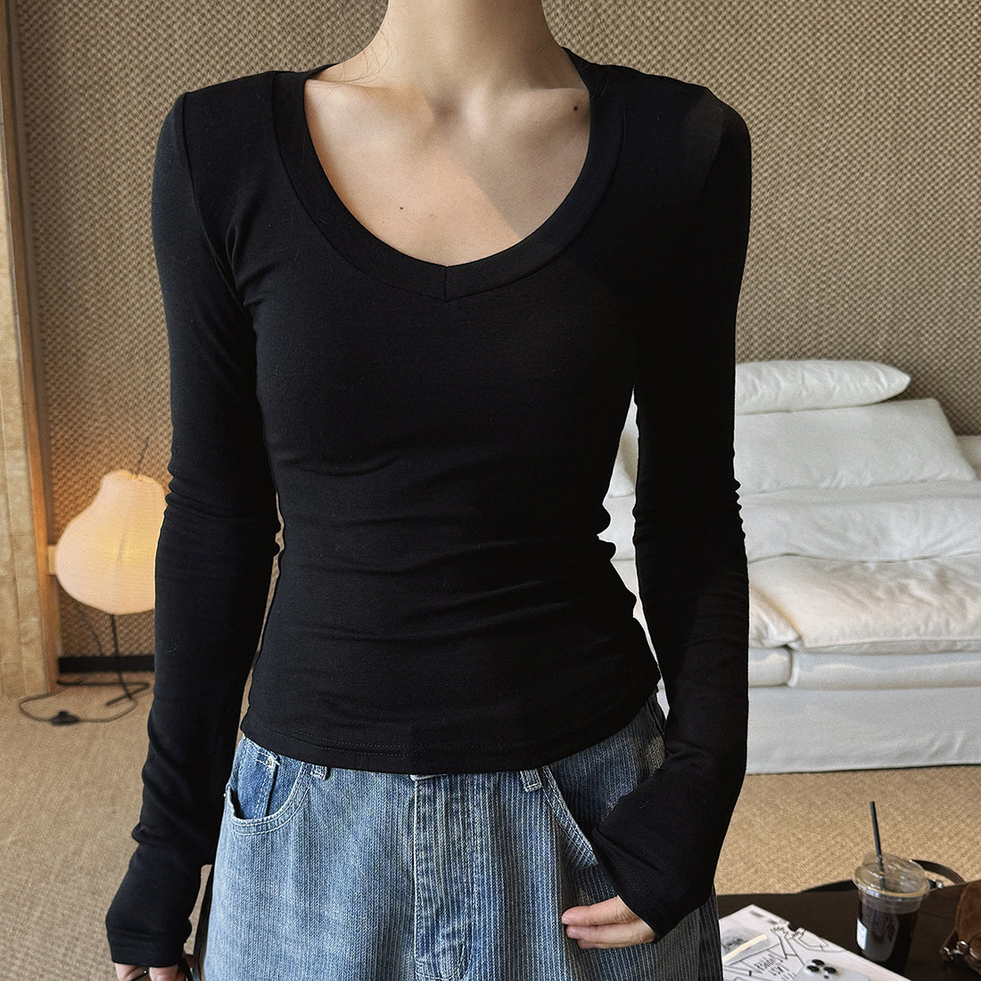 V-neck slim fit solid color long sleeved T-shirt top