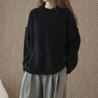 Round neck slightly frayed knitted loose sweater