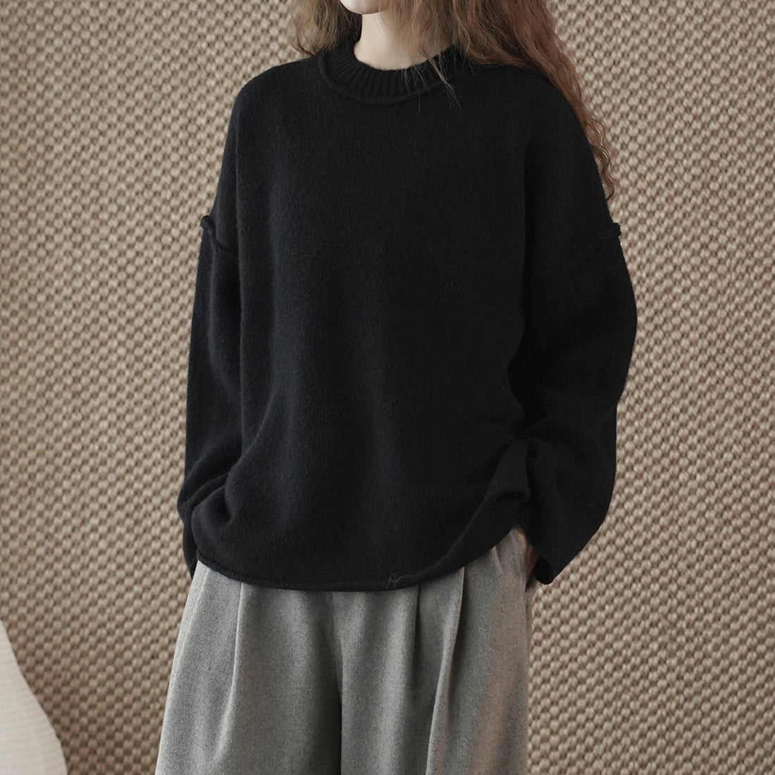 Round neck slightly frayed knitted loose sweater