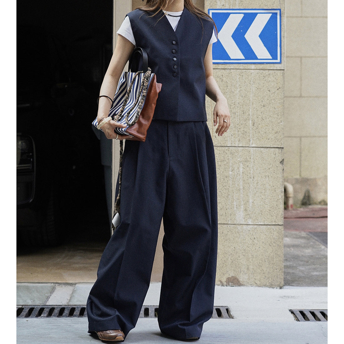 Retro short vest + I-shaped pleated curved trousers set