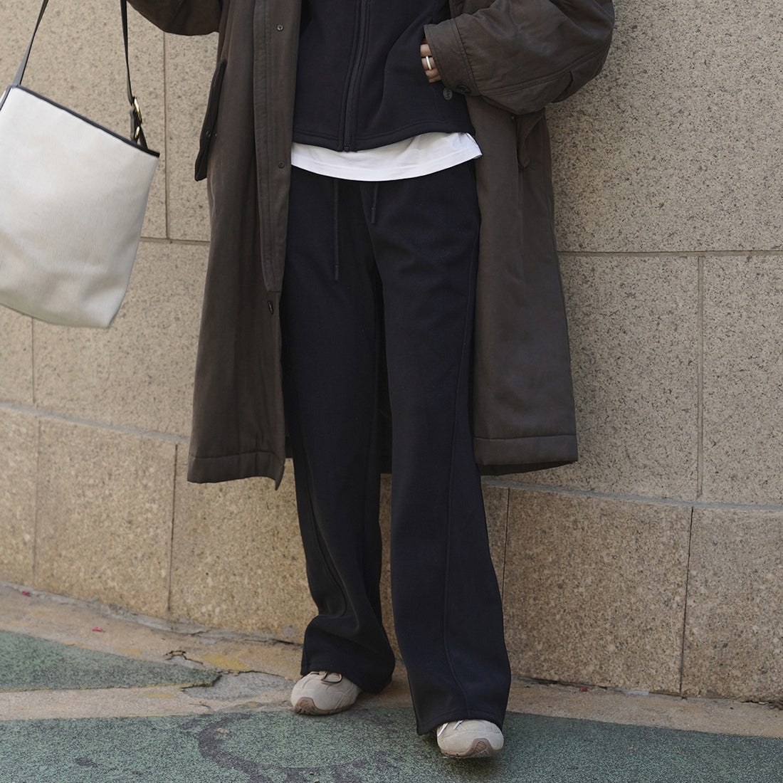 Elastic waist drawstring casual and comfortable pants