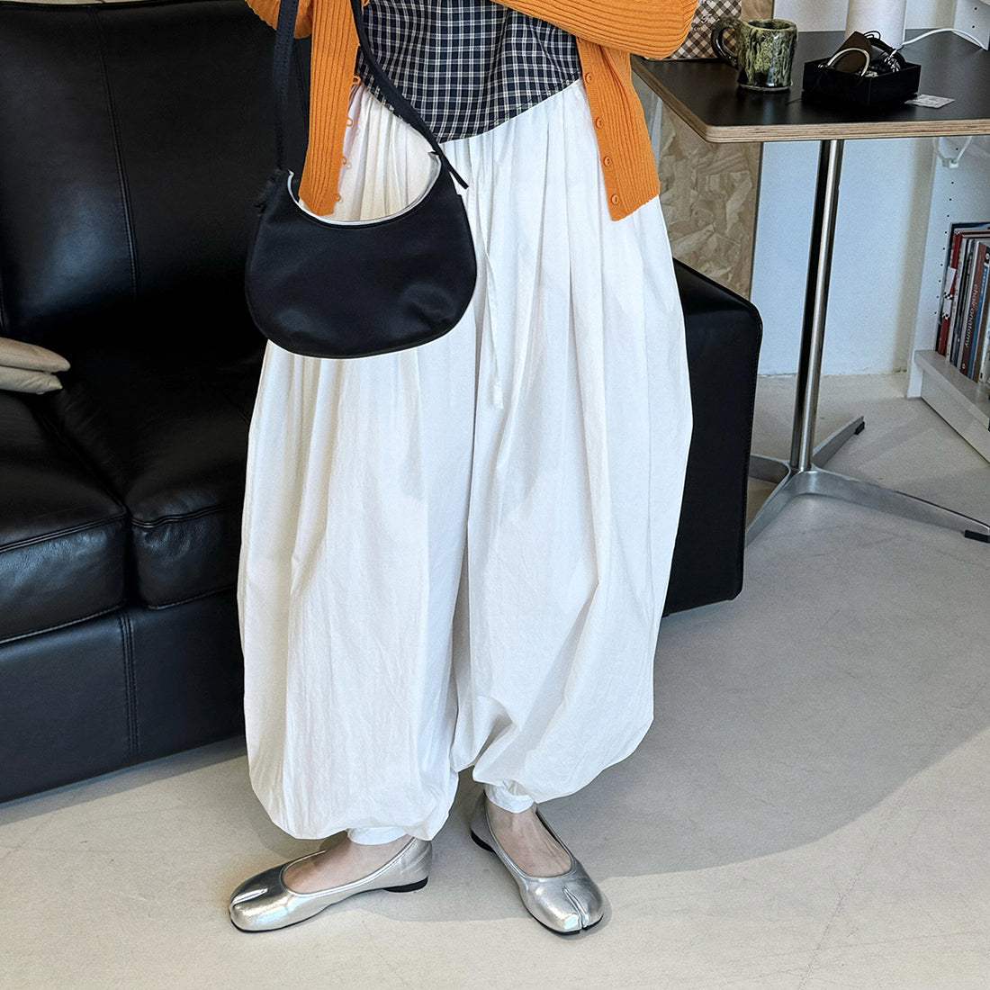 Solid color button tied foot balloon pants