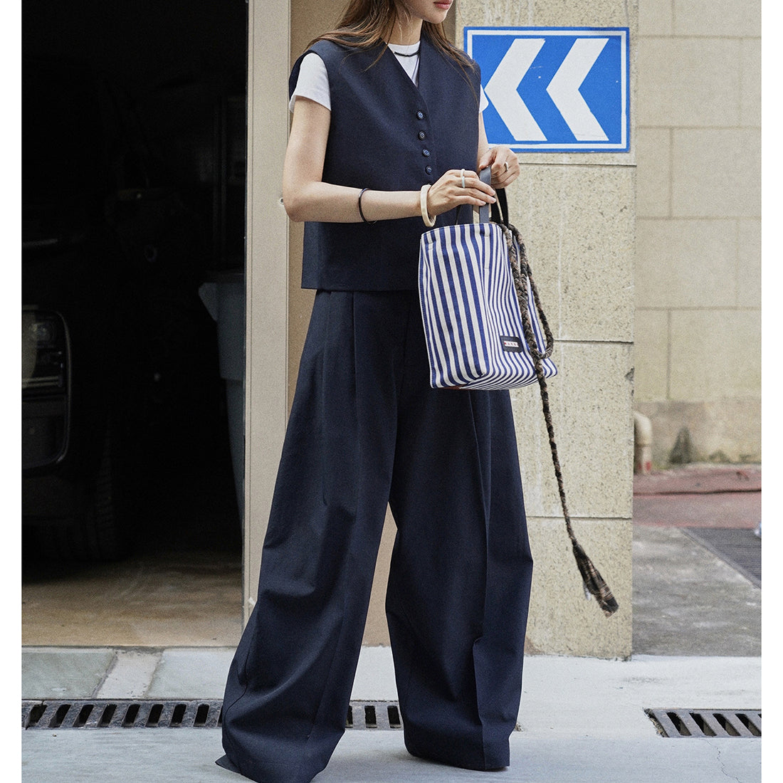 Retro short vest + I-shaped pleated curved trousers set