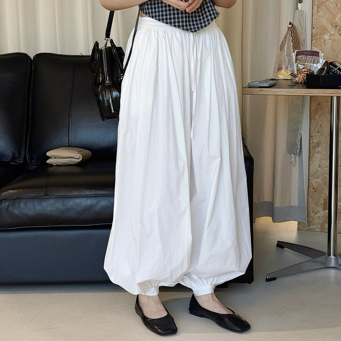 Solid color button tied foot balloon pants