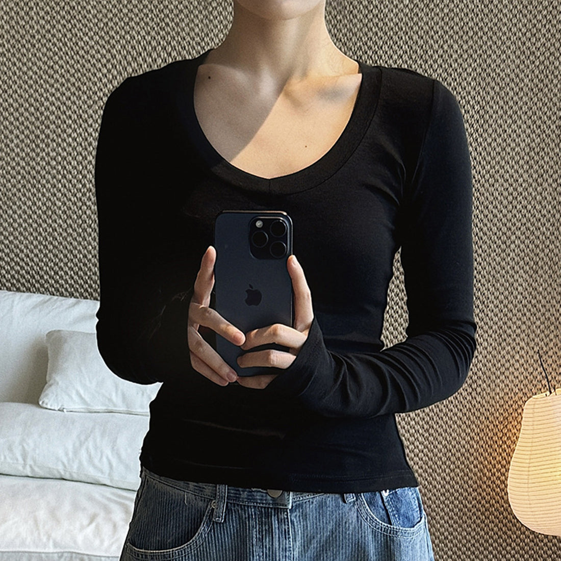 V-neck slim fit solid color long sleeved T-shirt top