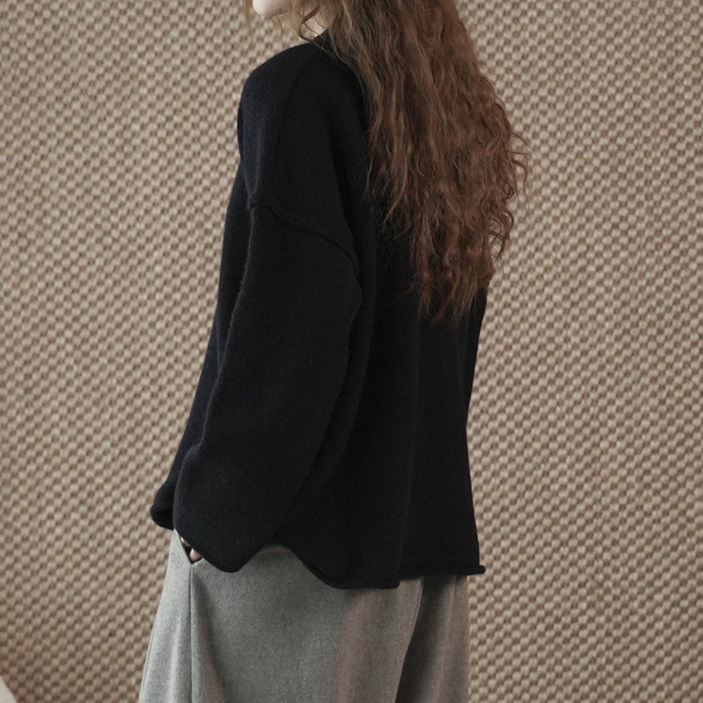 Round neck slightly frayed knitted loose sweater