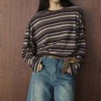 Minimally contrasting striped loose and slimming round neck T-shirt top
