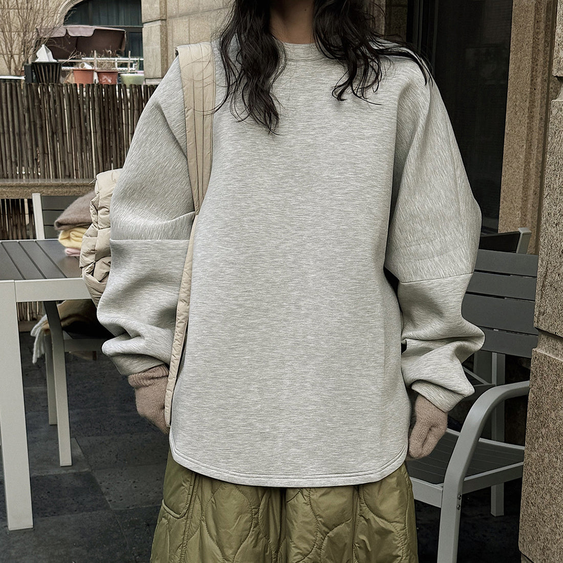 Casual round neck air layer slimming long sleeved sweatshirt