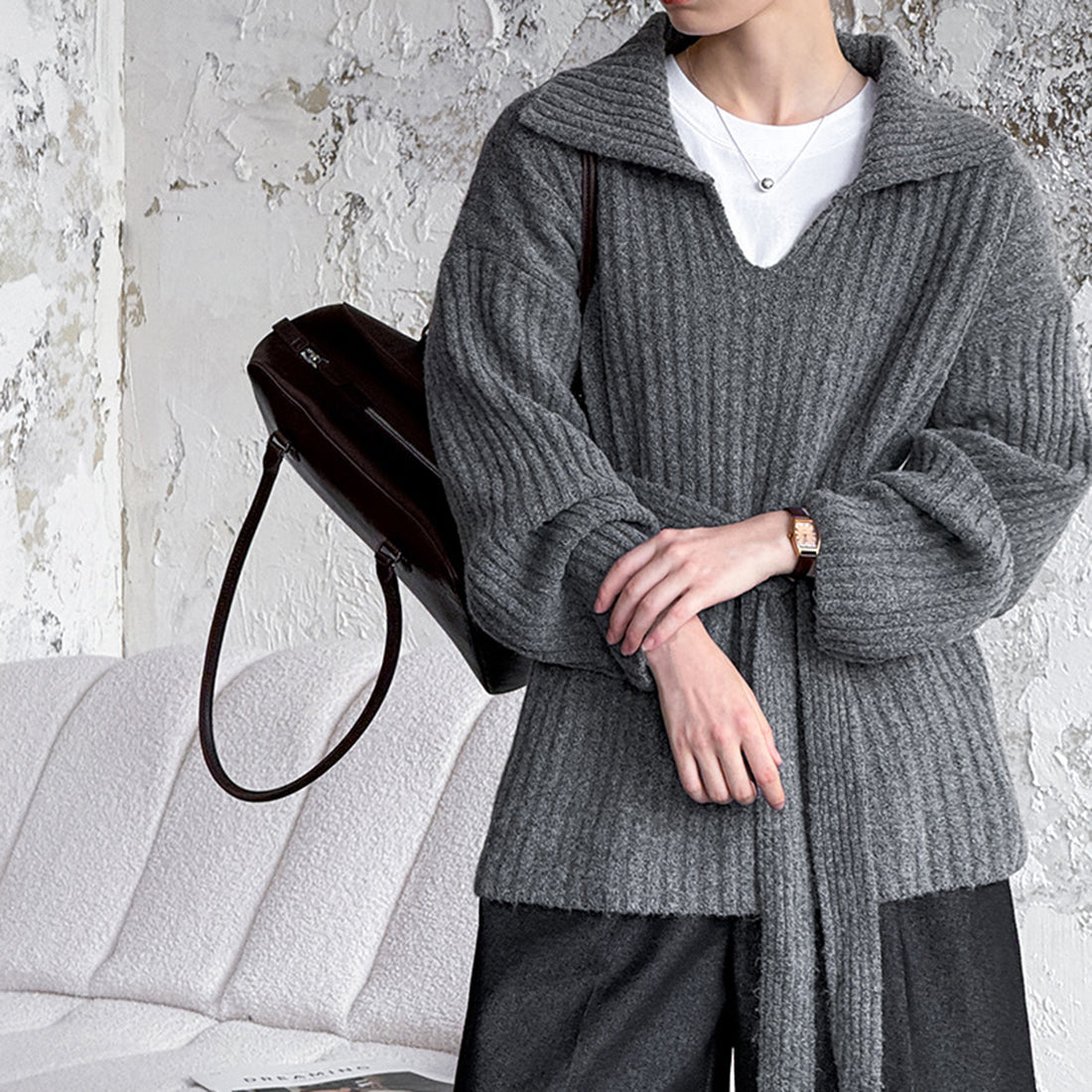 Flip collar knitted lazy V-neck sweater with belt