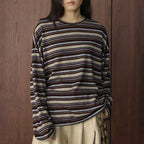 Minimally contrasting striped loose and slimming round neck T-shirt top