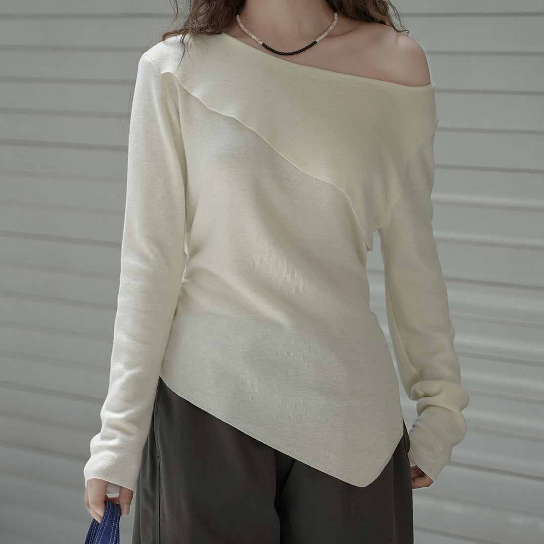 Slanted shoulder irregular strap spliced sweater top