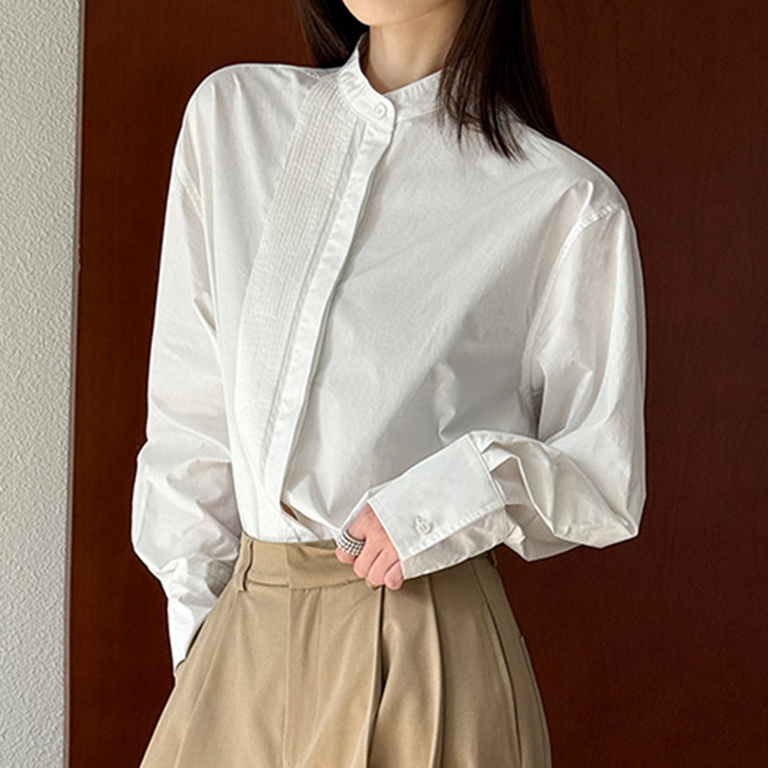 Wrinkled round neck long sleeved shirt