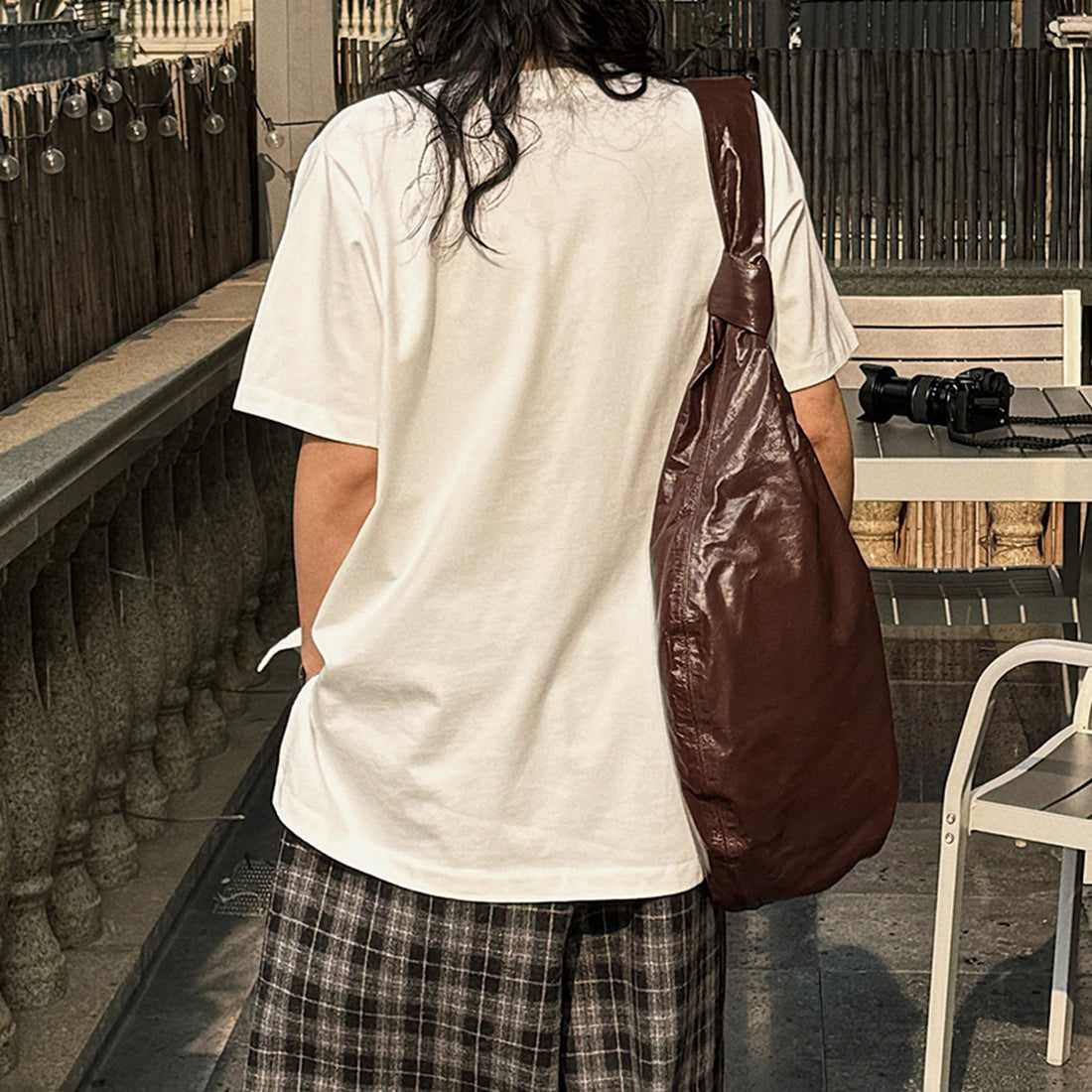 Simple round neck loose hem with micro slits on both sides T-shirt top