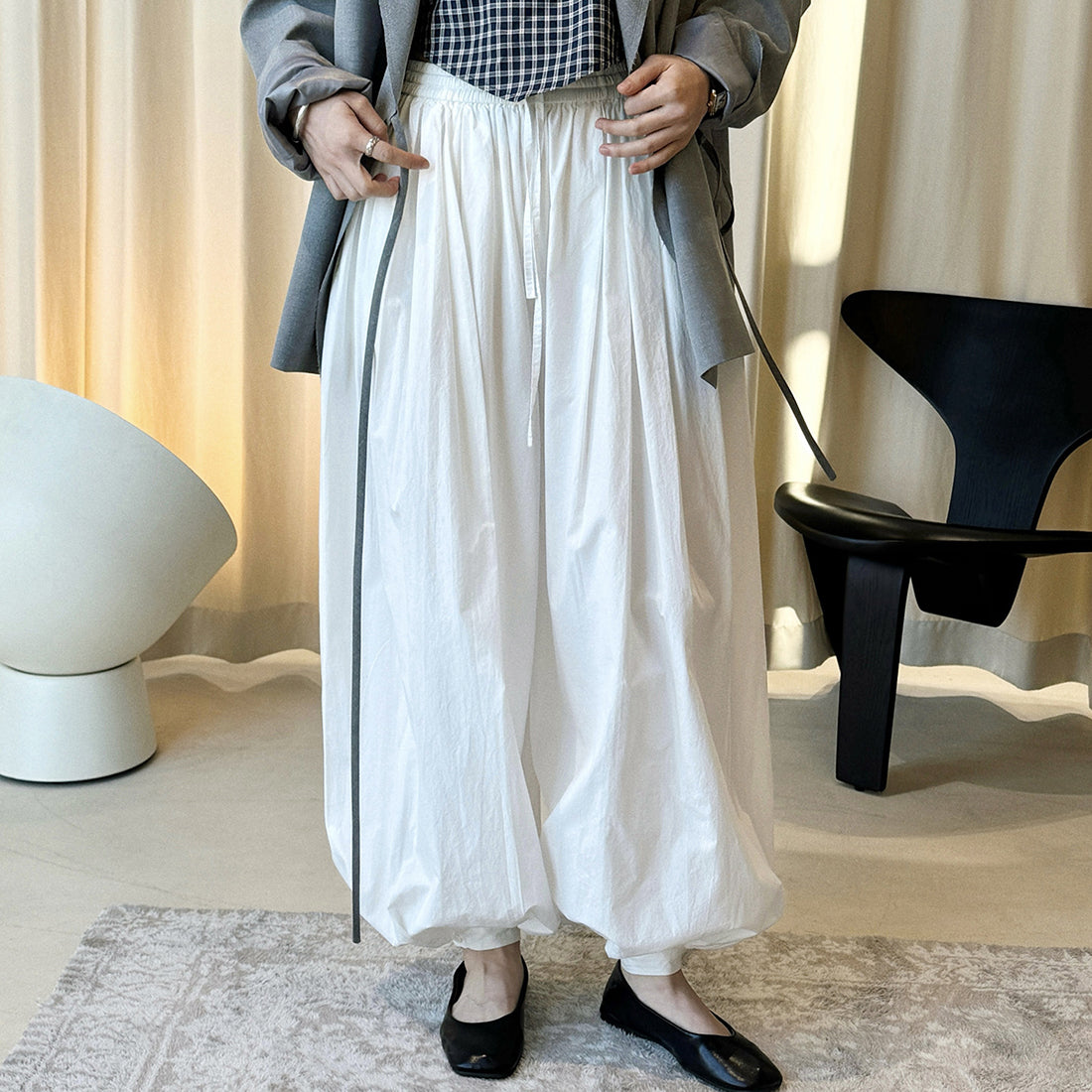Solid color button tied foot balloon pants
