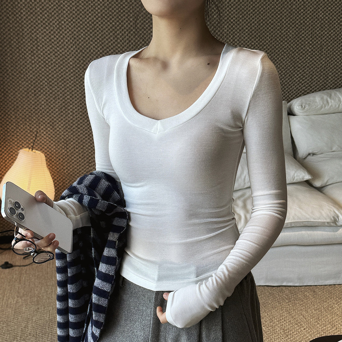 V-neck slim fit solid color long sleeved T-shirt top