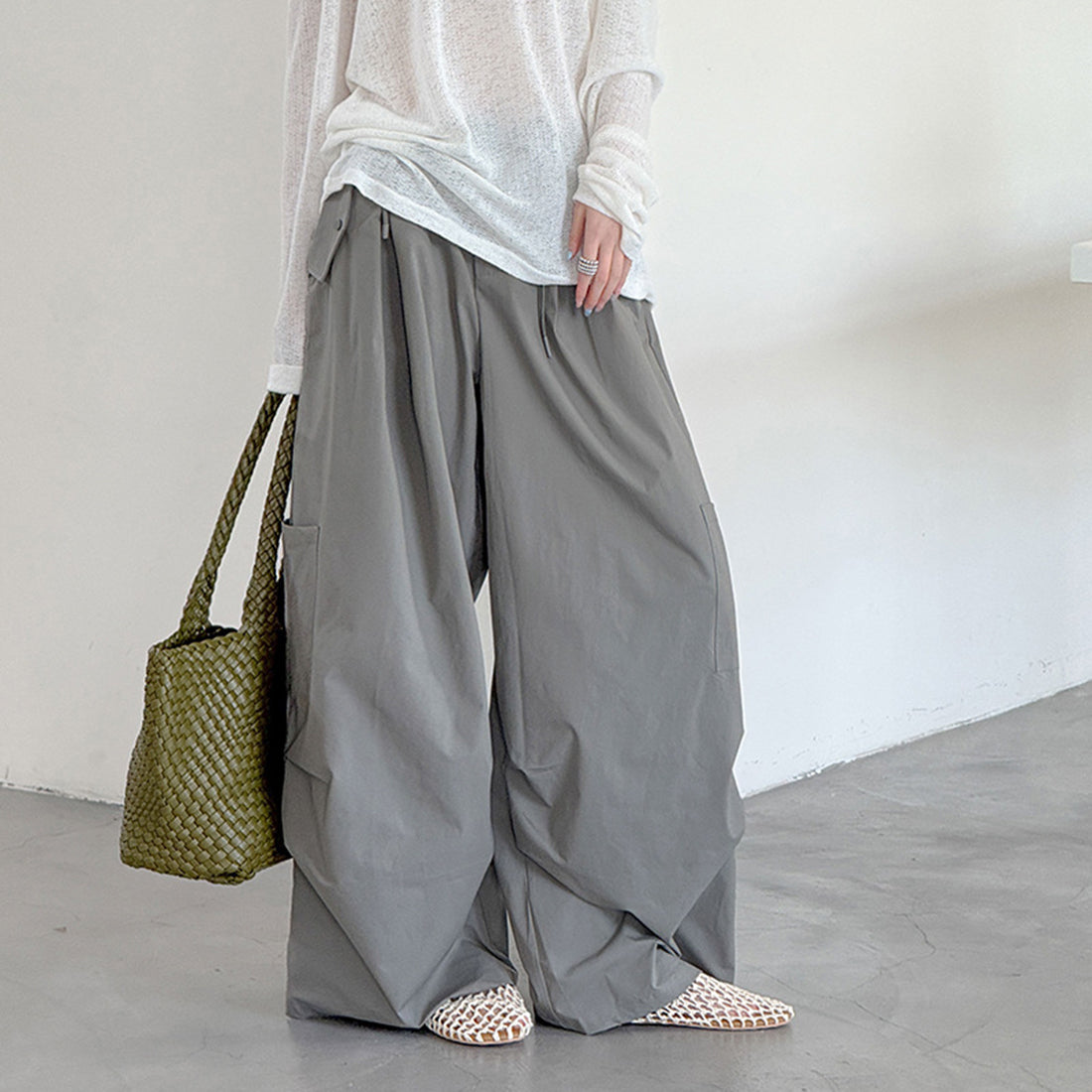 Women’s High-Waisted Wide-Leg Cargo Pants