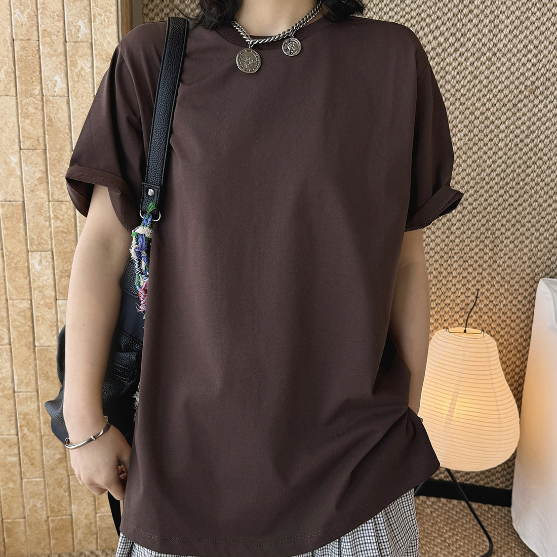 Simple round neck loose hem with micro slits on both sides T-shirt top