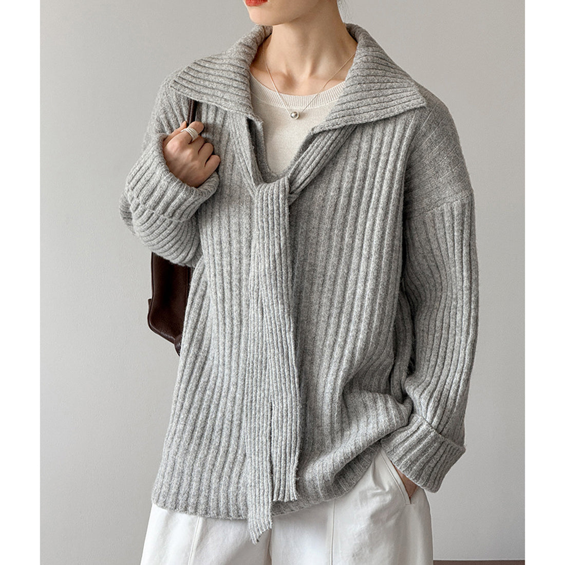 Flip collar knitted lazy V-neck sweater with belt