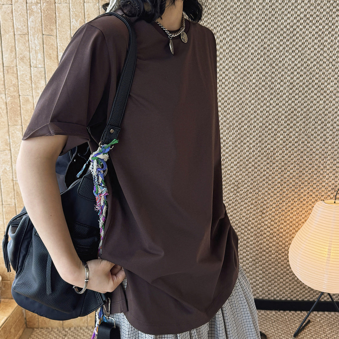 Simple round neck loose hem with micro slits on both sides T-shirt top