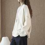 Round neck slightly frayed knitted loose sweater