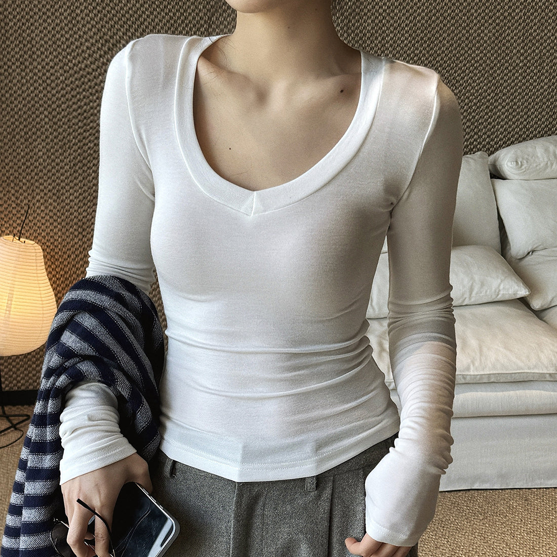 V-neck slim fit solid color long sleeved T-shirt top
