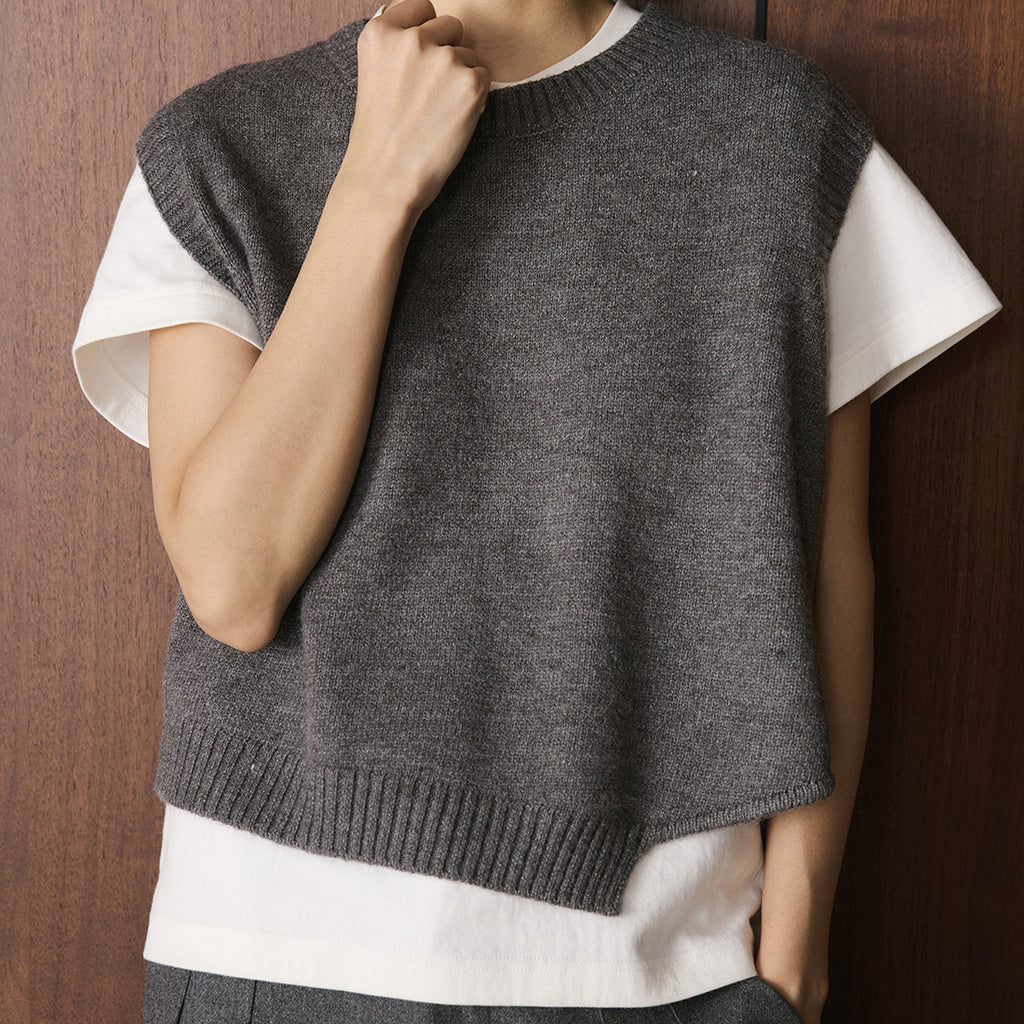 Asymmetric hem solid color round neck knitted vest top
