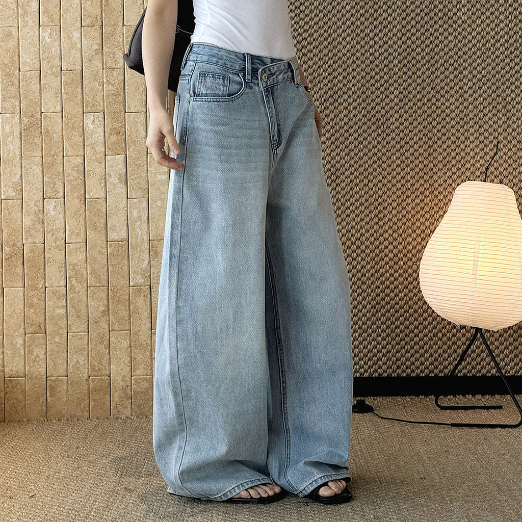 High waist denim jeans, wide leg loose fit, vintage wash