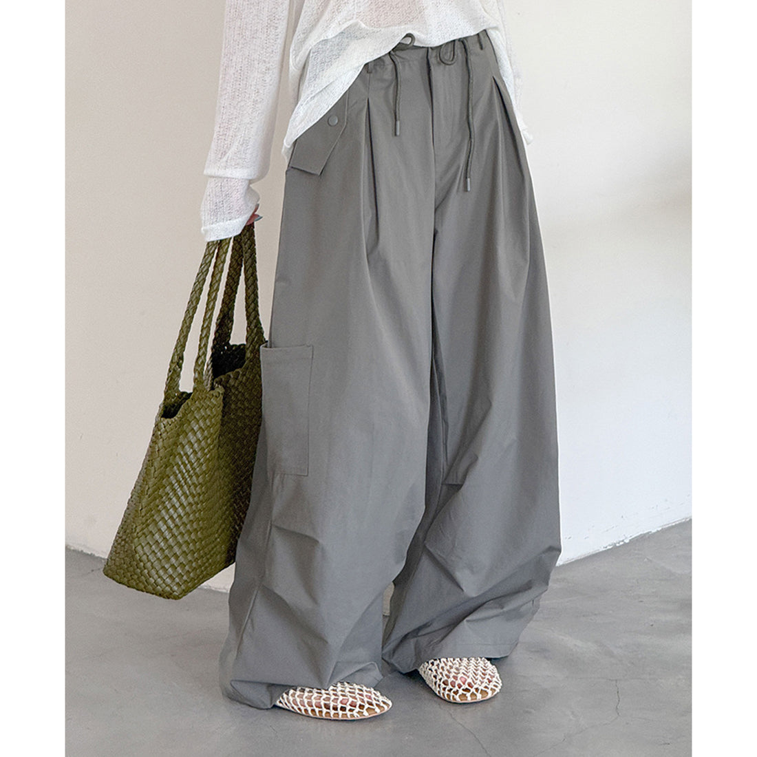 Women’s High-Waisted Wide-Leg Cargo Pants