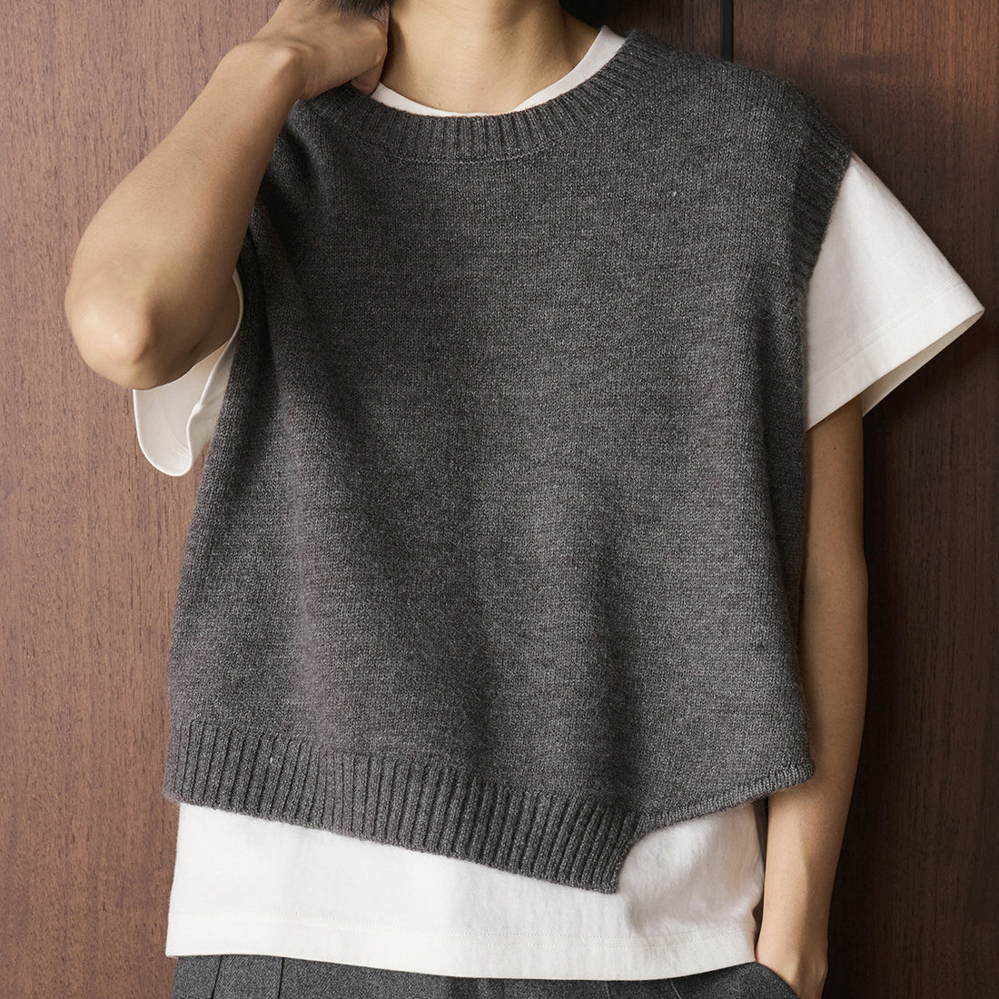 Asymmetric hem solid color round neck knitted vest top