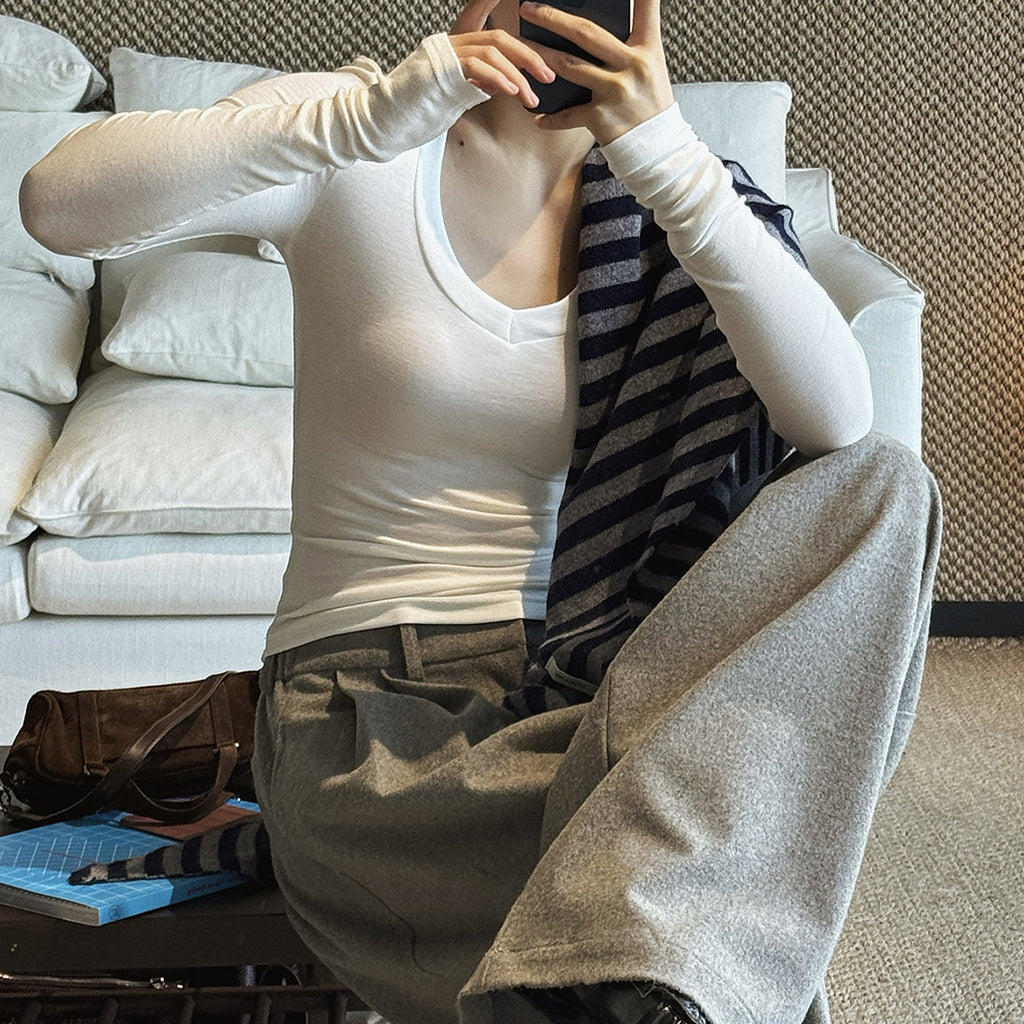V-neck slim fit solid color long sleeved T-shirt top