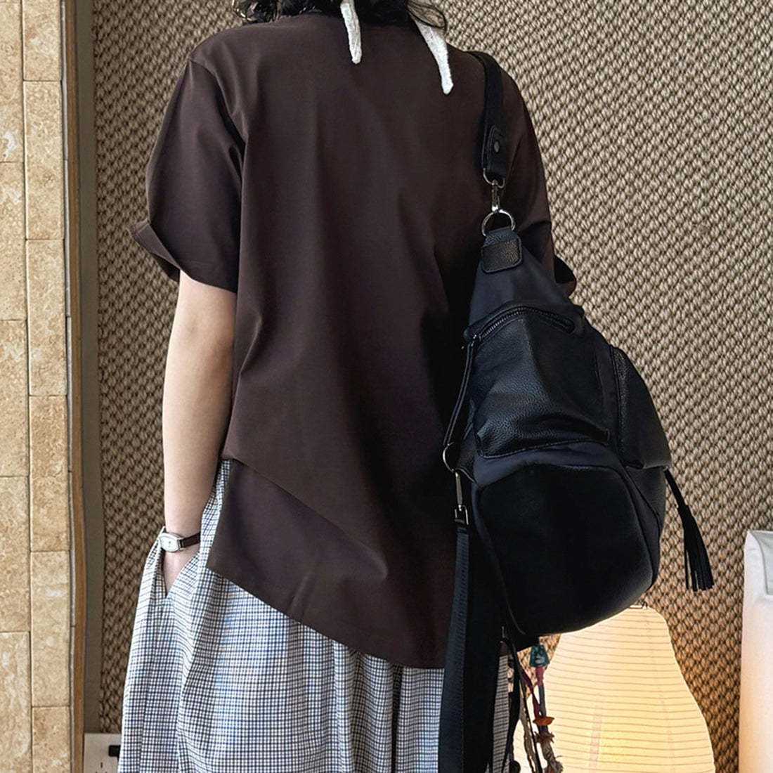 Simple round neck loose hem with micro slits on both sides T-shirt top