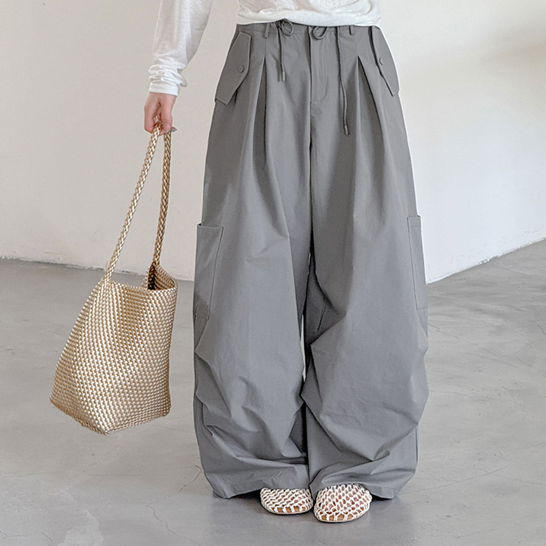 Women’s High-Waisted Wide-Leg Cargo Pants